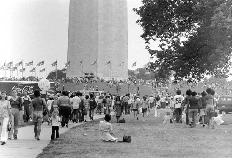 США отмечают свое двухсотлетие, 4 июля 1976 года