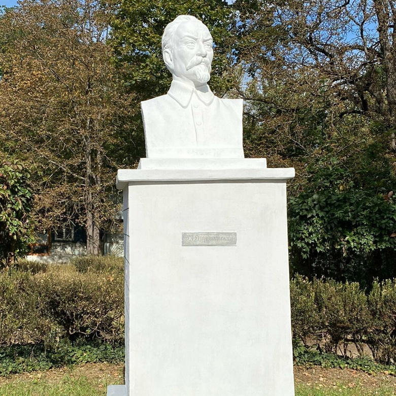 Памятник Феликсу Дзержинскому в Симферополе. Фото:  Пресс-служба УФСБ России по Республике Крым и городу Севастополю