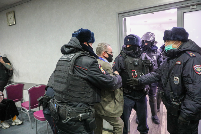 Первый форум независимых депутатов «Муниципальная Россия» в отеле «Измайлово Гамма-Дельта». Все муниципальные депутаты, которые были на съезде, задержаны. Фото: Максим Стулов / ТАСС