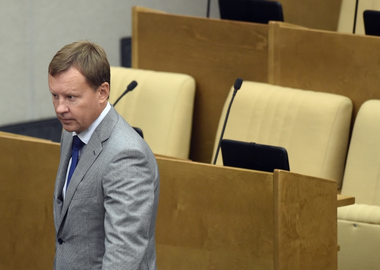 Денис Вороненков во время заседания Госдумы. Фото: Дмитрий Духанин / Коммерсант