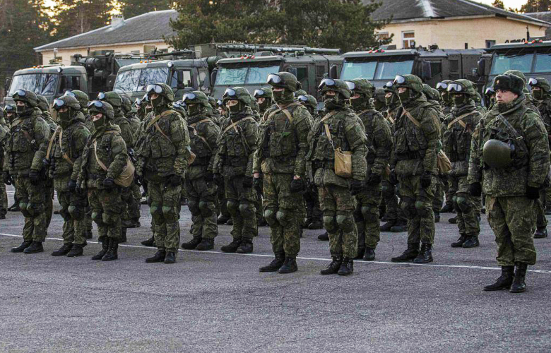 Военнослужащие во время учений по ликвидации угрозы заражения вирусными инфекциями. Фото:Минобороны РФ / ТАСС