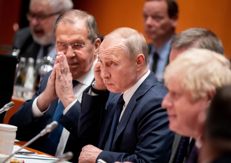 Сергей Лавров и Владимир Путин на международной конференции по Ливии. Фото: Kay Nietfeld / DPA / TASS