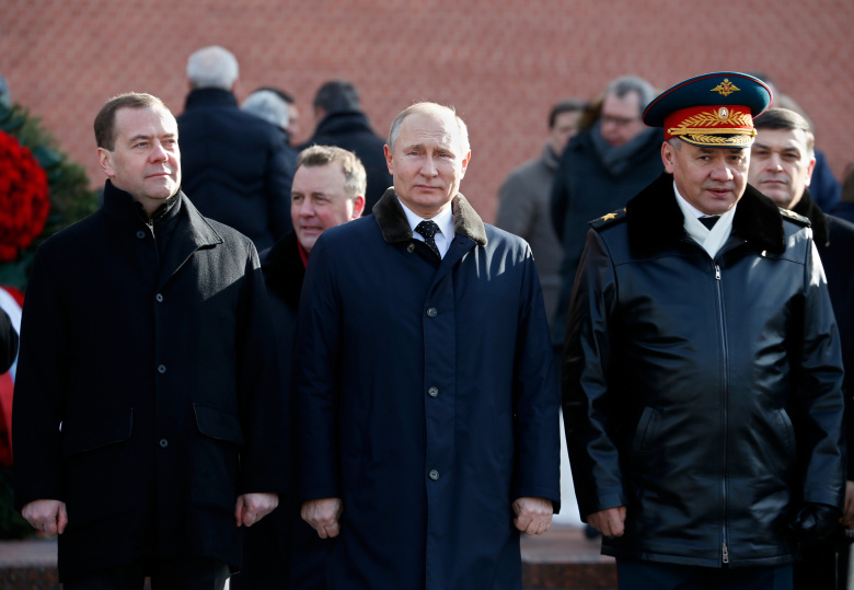 Дмитрий Медведев, Владимир Путин и Сергей Шойгу. Фото: / Mikhail Klimentyev / Sputnik / Reuters