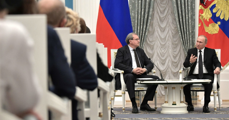 Валерий Фадеев и Владимир Путин на встрече с членами Общественной палаты Российской Федерации. Фото: kremlin.ru