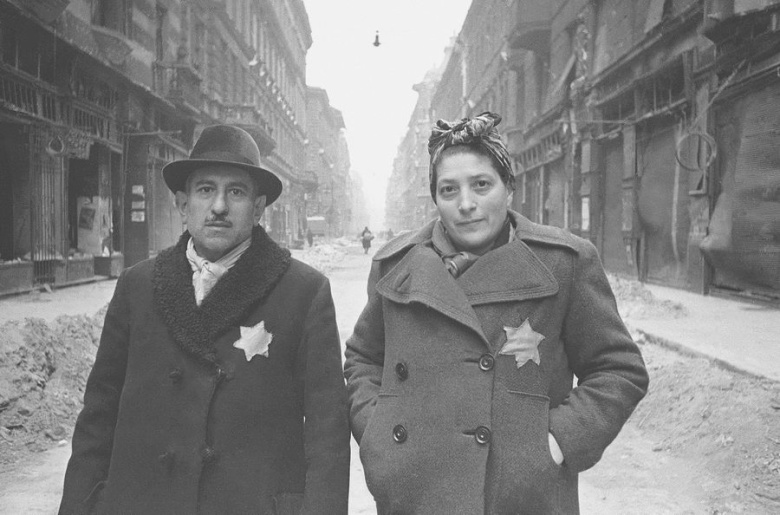 Венгерские евреи в освобождённом РККА Будапеште, февраль 1945 года