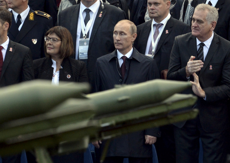 Владимир Путин на военном параде в Белграде