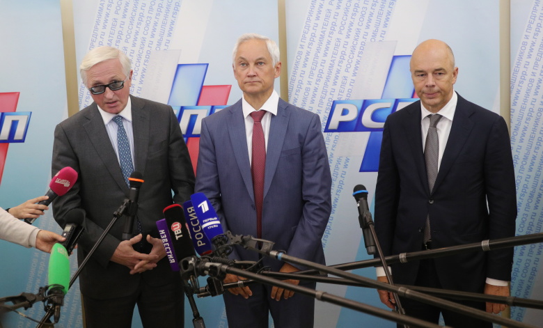 Александр Шохин, Андрей Белоусов и Антон Силуанов по окончании совещания с представителями крупного бизнеса. Фото: Сергей Бобылев / ТАСС