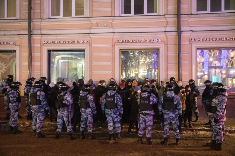 Акции протеста в поддержку Алексея Навального после решения суда о замене условного наказания на реальное. Фото: Евгений Разумный / ТАСС
