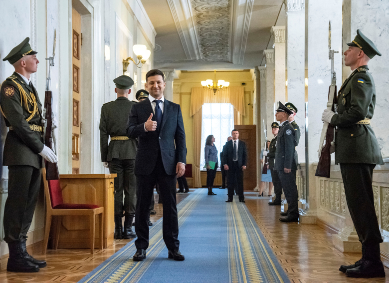 Владимир Зеленский перед инаугурацией. Фото: Zoya Shu / Reuters