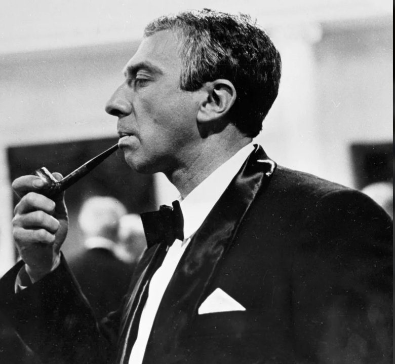 Сергей Юрский в роли Роберта Оппенгеймера в фильме "Выбор цели" (1974)