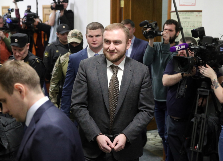 Рауф Арашуков в здании Басманного суда. Фото: Сергей Бобылев / ТАСС