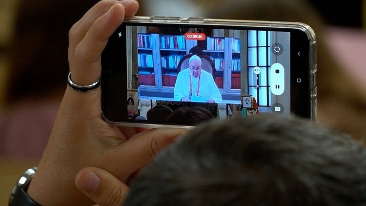 Во время телемоста российской молодежи с Папой римским Франциском