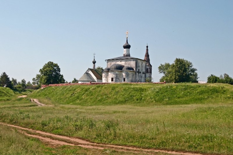 Кидекша. Церковь Бориса и Глеба. Вид со стороны Нерли. Фото: suzdal.org