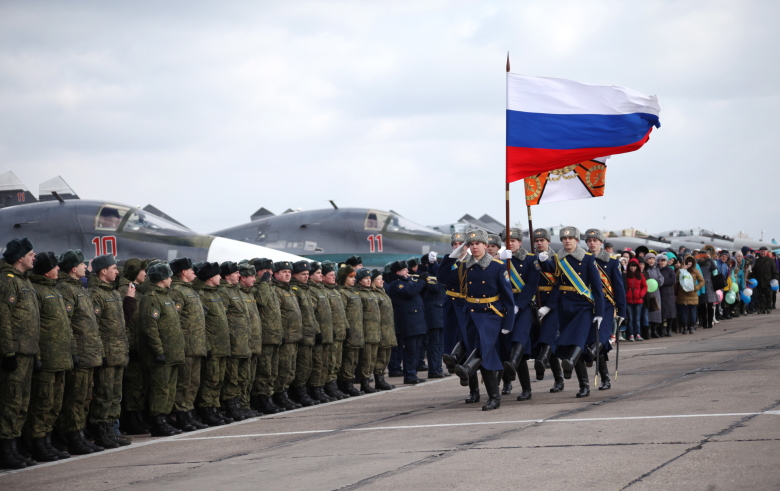 2016 год. Первые российские военные, прилетевшие из Сирии, под Воронежем. В декабре 2024 года таких фото в официальных СМИ уже не появляется.