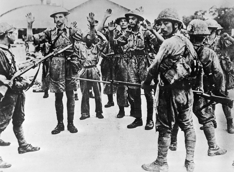 Английские войска в Сингапуре сдаются японцам, 15 февраля 1942 года