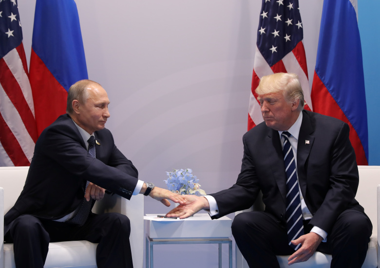Владимир Путин и Дональд Трамп, Гамбург, 2017 год. Фото: Carlos Barria / Reuters